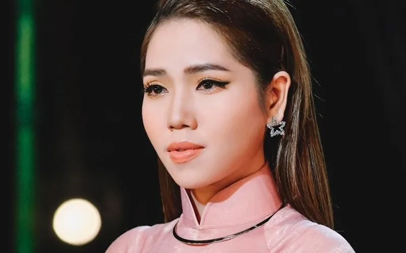 tieu su ca si lan vy