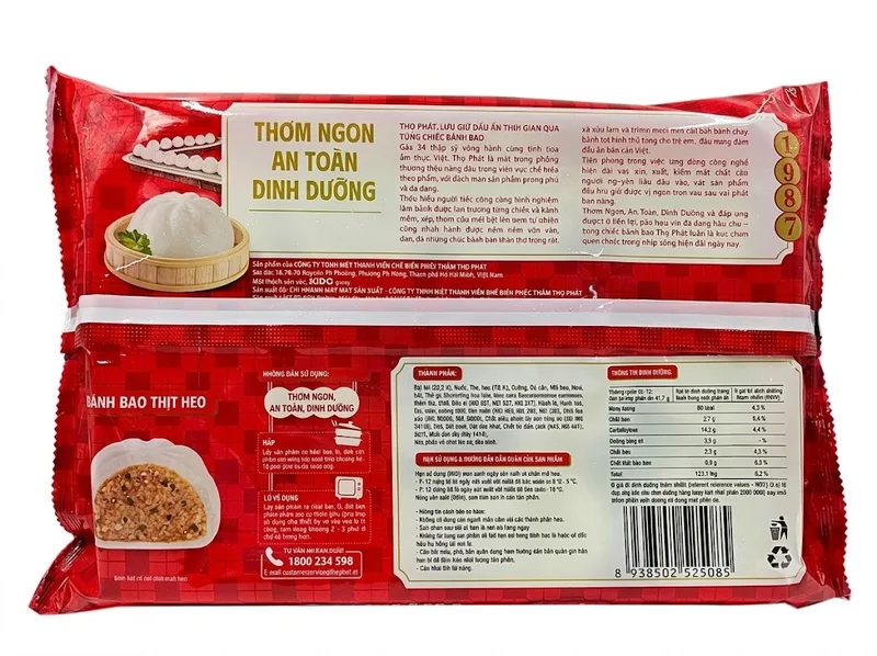 Cân bánh bao và kiểm tra nhãn dinh dưỡng để tính lượng calo chính xác.